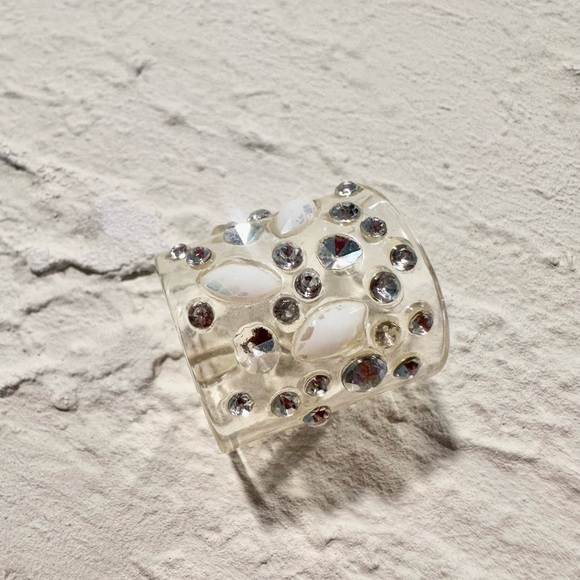 white crystal clear ring jewelry, acrylic ring - Picture 4 of 5